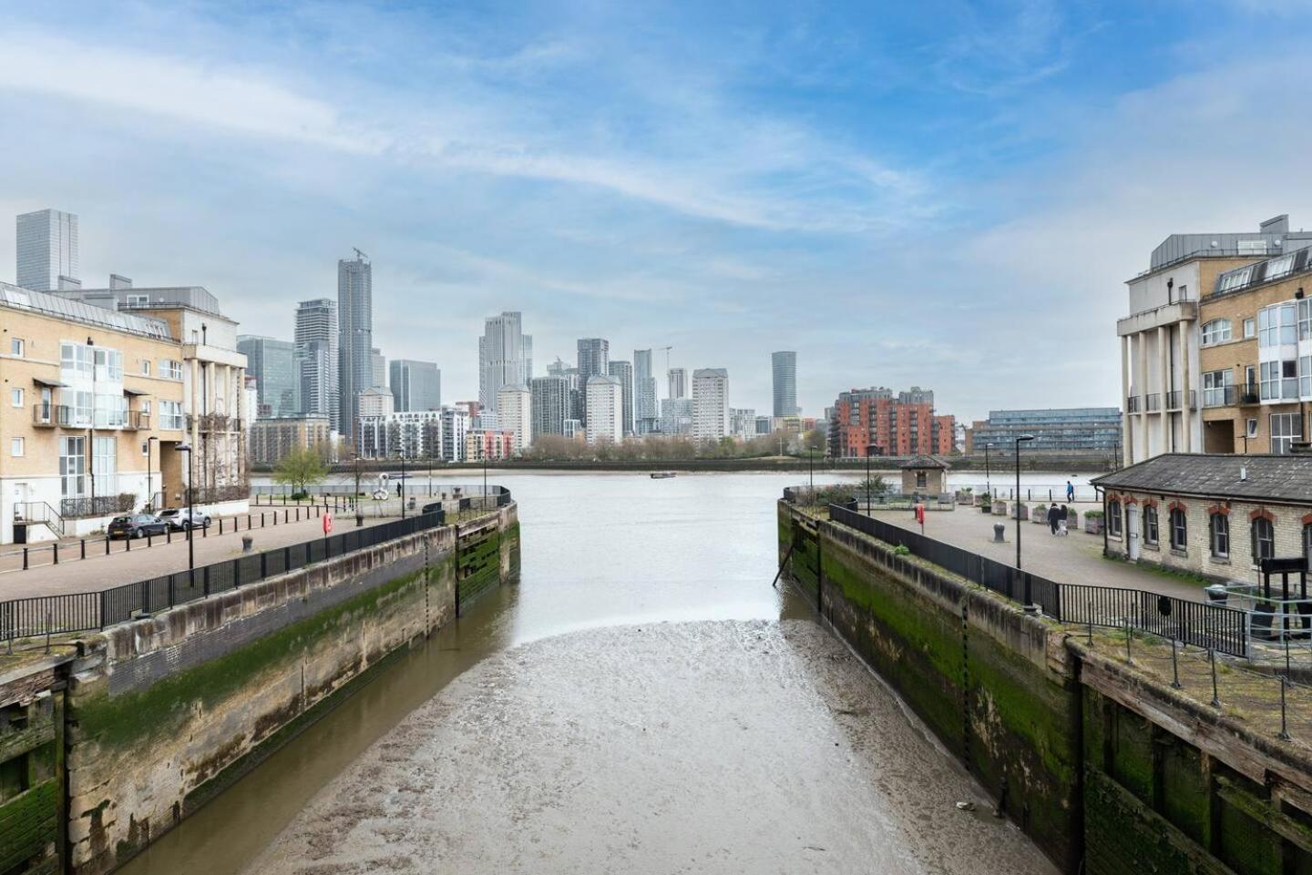 Sunny Maisonette With Views Over Canary Wharf, Londyn Zewnętrze zdjęcie