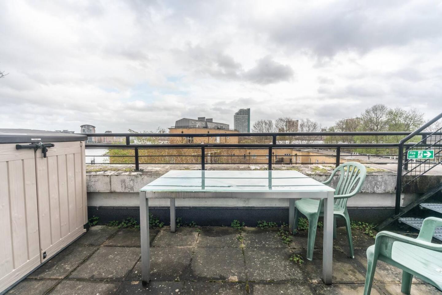 Sunny Maisonette With Views Over Canary Wharf, Londyn Zewnętrze zdjęcie