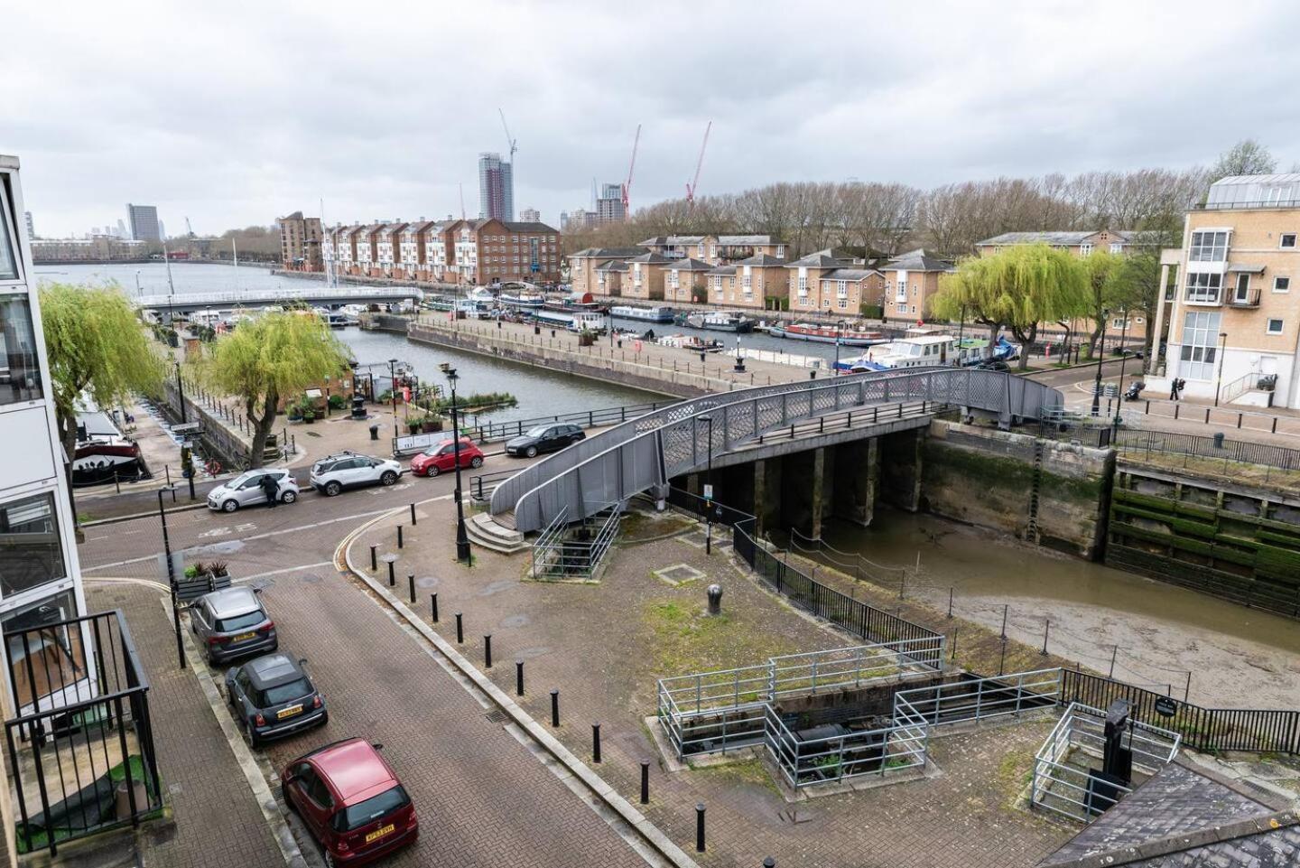 Sunny Maisonette With Views Over Canary Wharf, Londyn Zewnętrze zdjęcie
